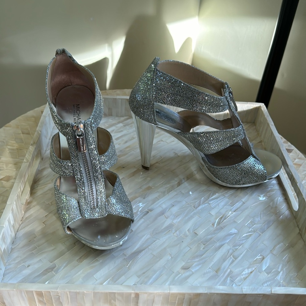 Michael Kors Berkeley T-Strap sandals size 7.5 silver metallic